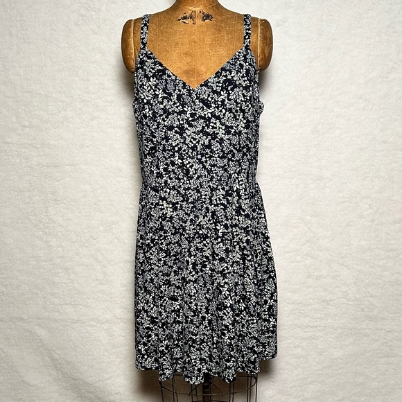 nine britton Dresses & Skirts - NWOT Lizzy knit floral print stretchy and soft summer dress